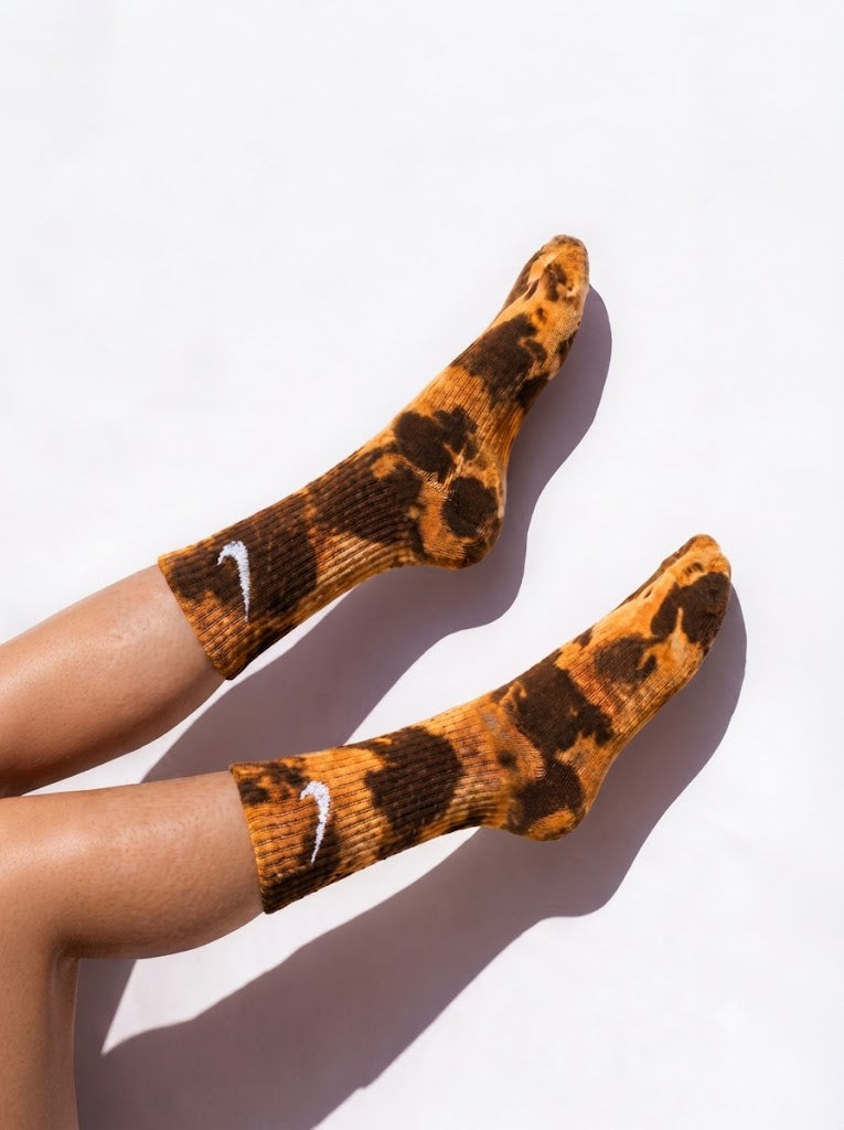 BROWN TIE DYE SOCKS