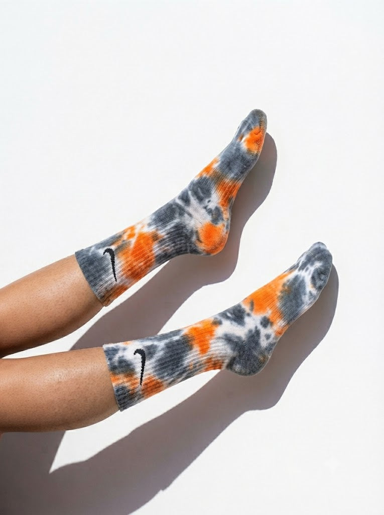GRAY TIE DYE SOCKS