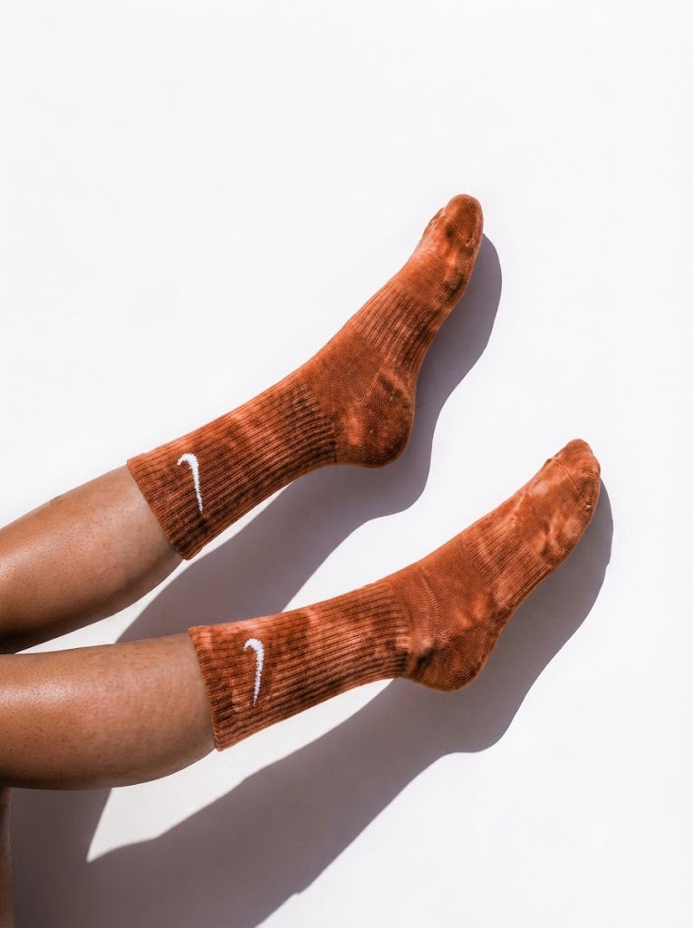 BROWN TIE DYE SOCKS