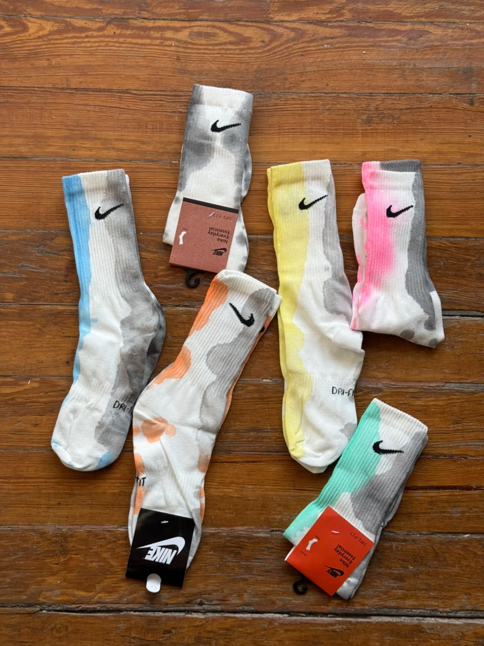 GRAY TIE DYE SOCKS