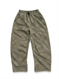 Balloon pants oily