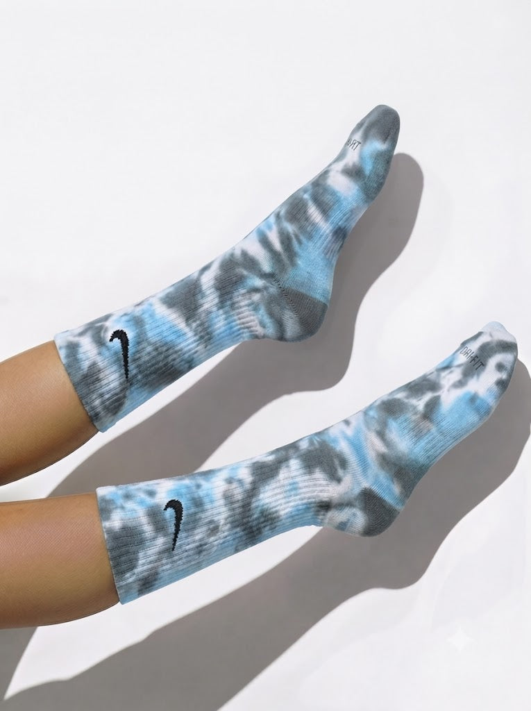 GRAY TIE DYE SOCKS