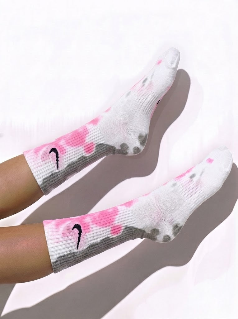 GRAY TIE DYE SOCKS
