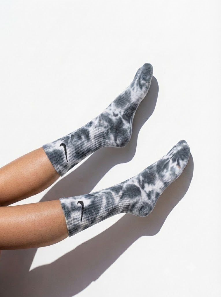 GRAY TIE DYE SOCKS